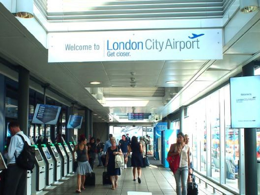 Bandara di London, Inggris