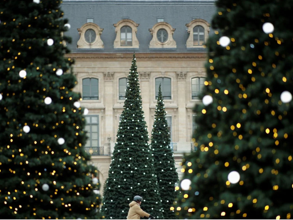 Pohon Natal di Place Vendome Paris