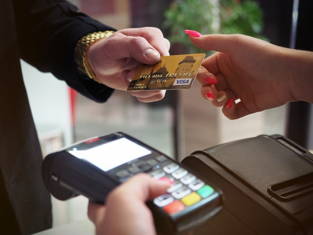 Pembayaran menggunakan kartu kredit