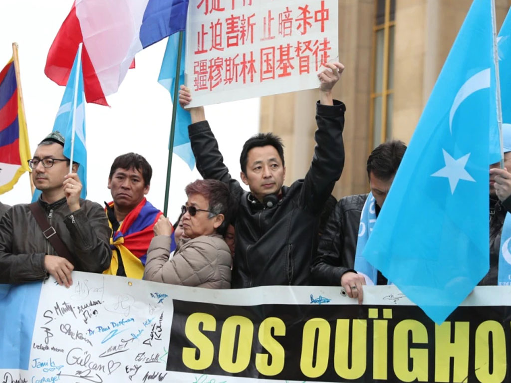komunitas uighur demo di paris