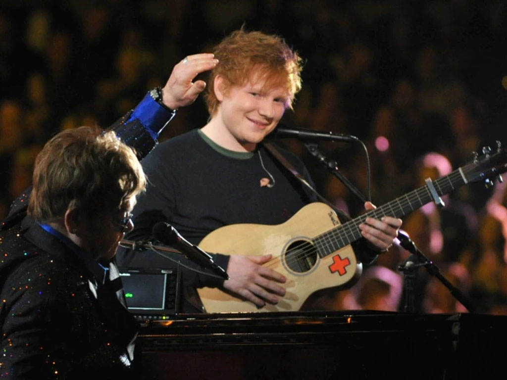 Elton John (kiri) dan Ed Sheeran