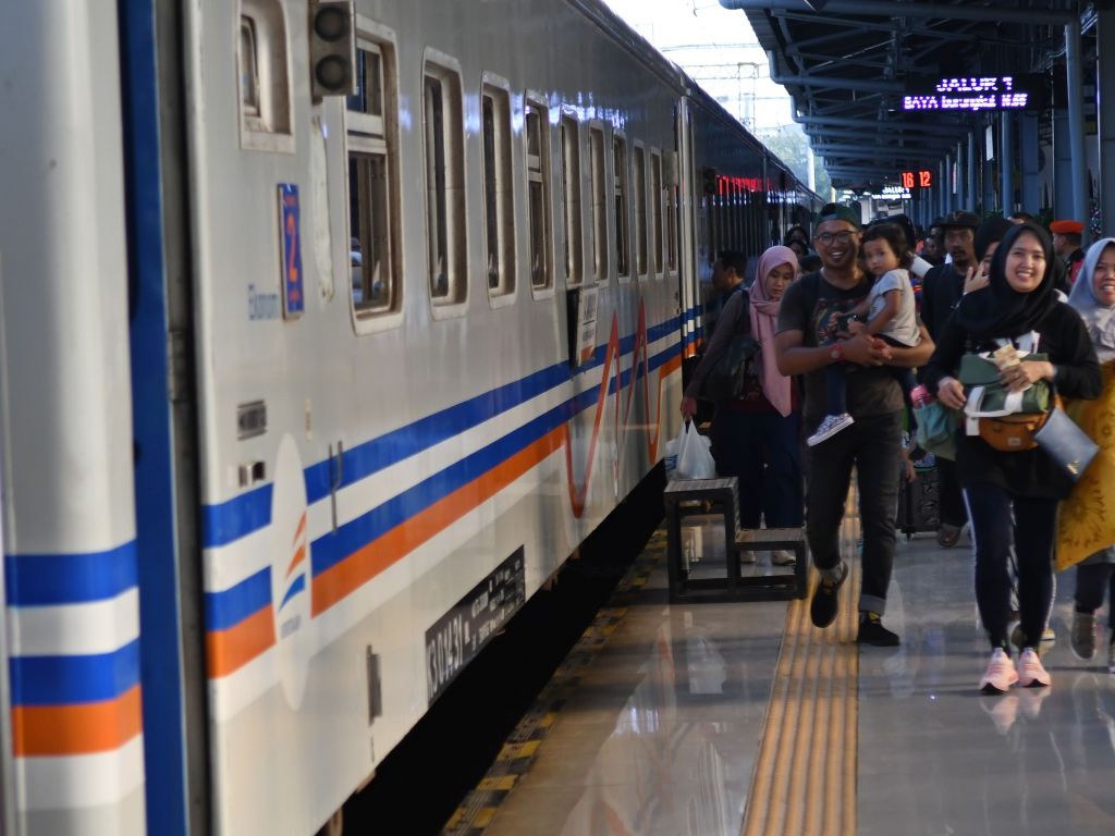 Stasiun Kereta Api (KA)