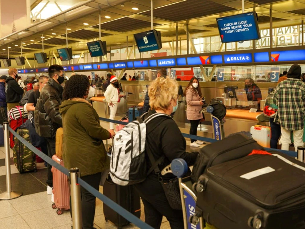 antrean di bandara jfk