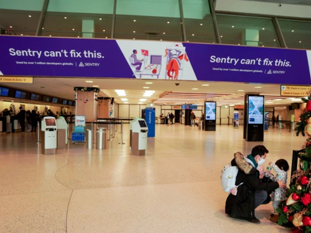 ortu bermain dng anaknya di bandara jfk