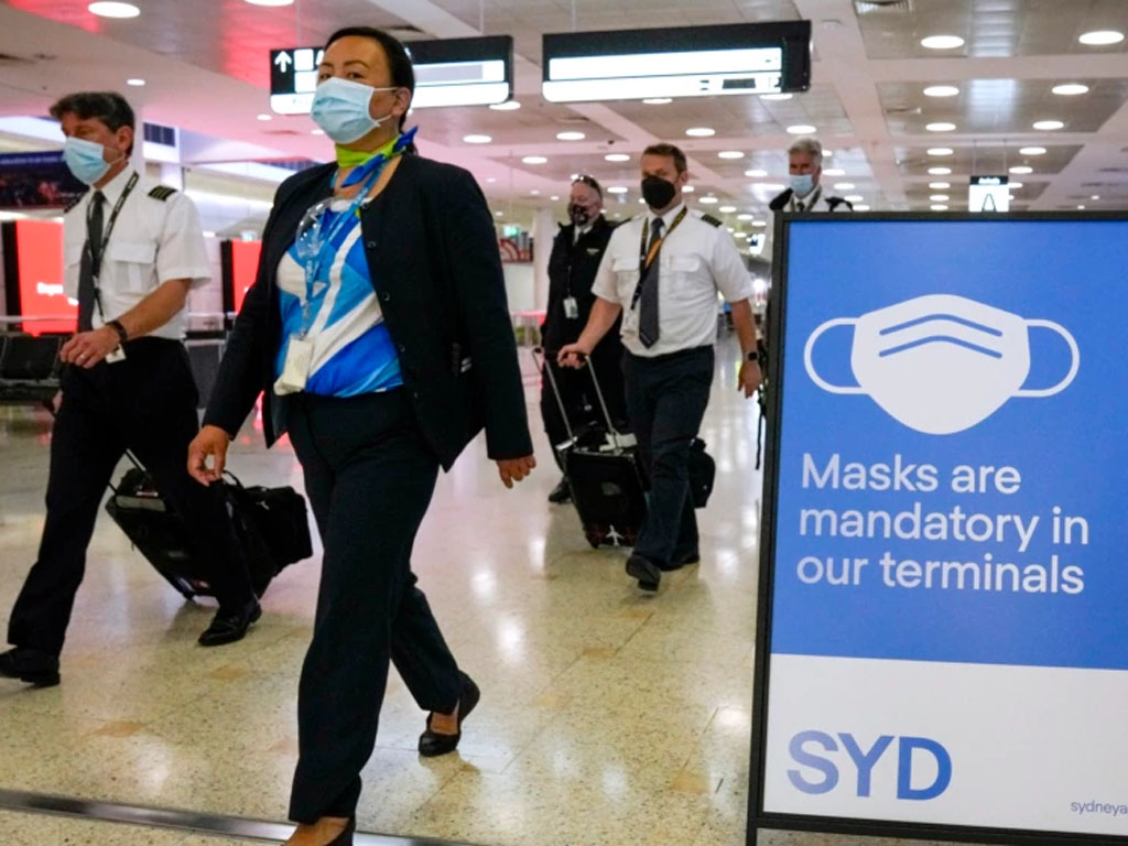 awak pesawat di bandara sydney