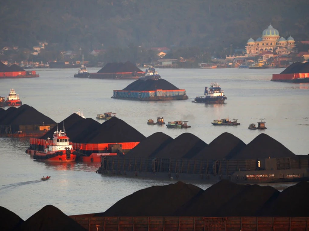 tongkang batu bara di mahakam