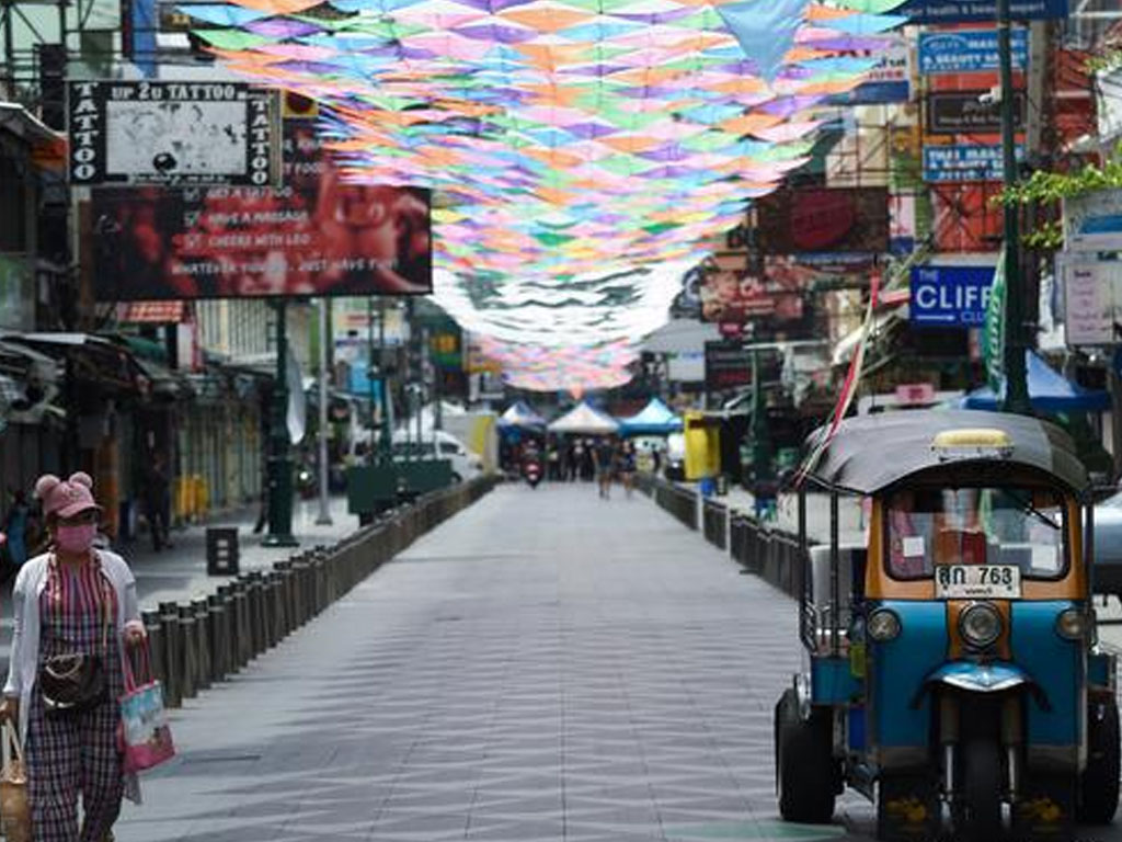 jalanan sepi di bangkok