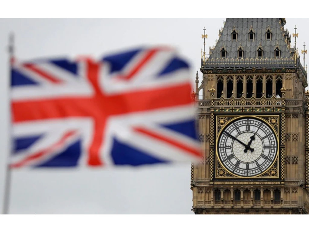 bendera inggris di big ben