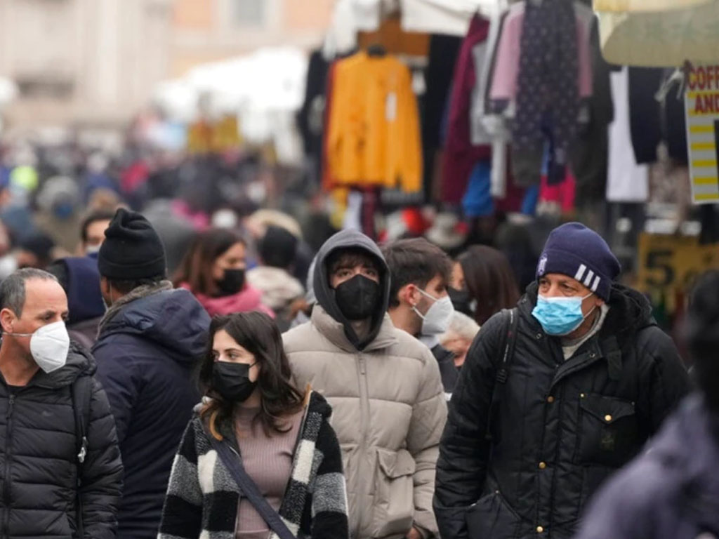 warga roma pakai masker
