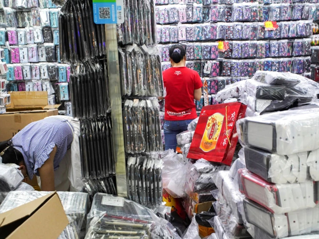 pekerja di tokok elektronik di china