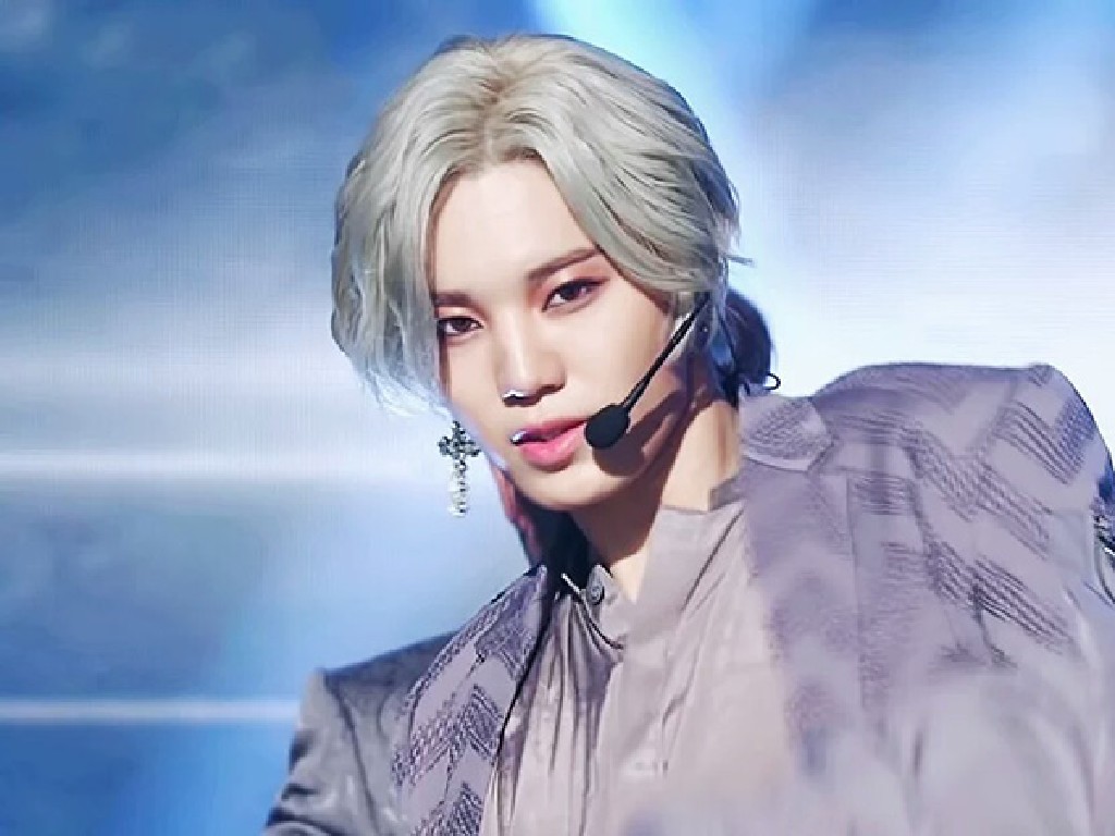 Lee Sungjong's Blonde Hair in INFINITE's Live Performances - wide 8