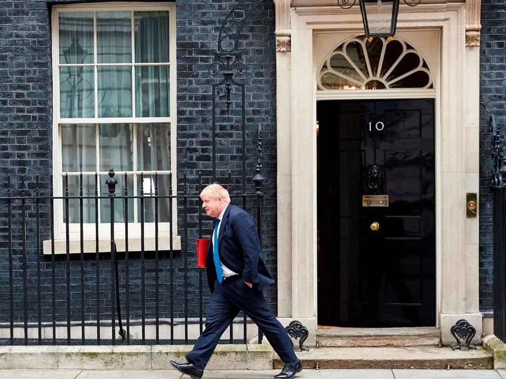 johnson tinggalkan downing street