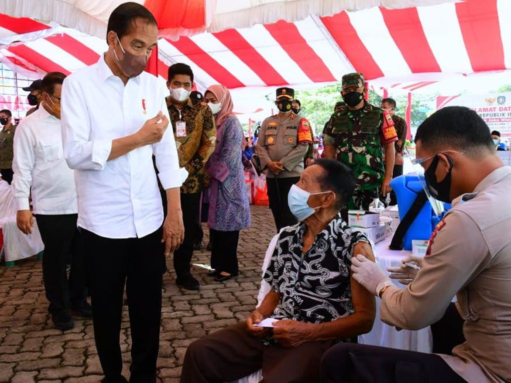 jokowi tinjau vaksinasi di bintan