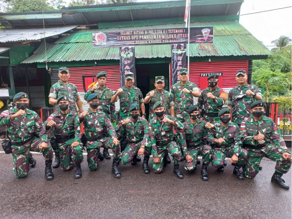 foto bersama Wadanpussenif di banau malut