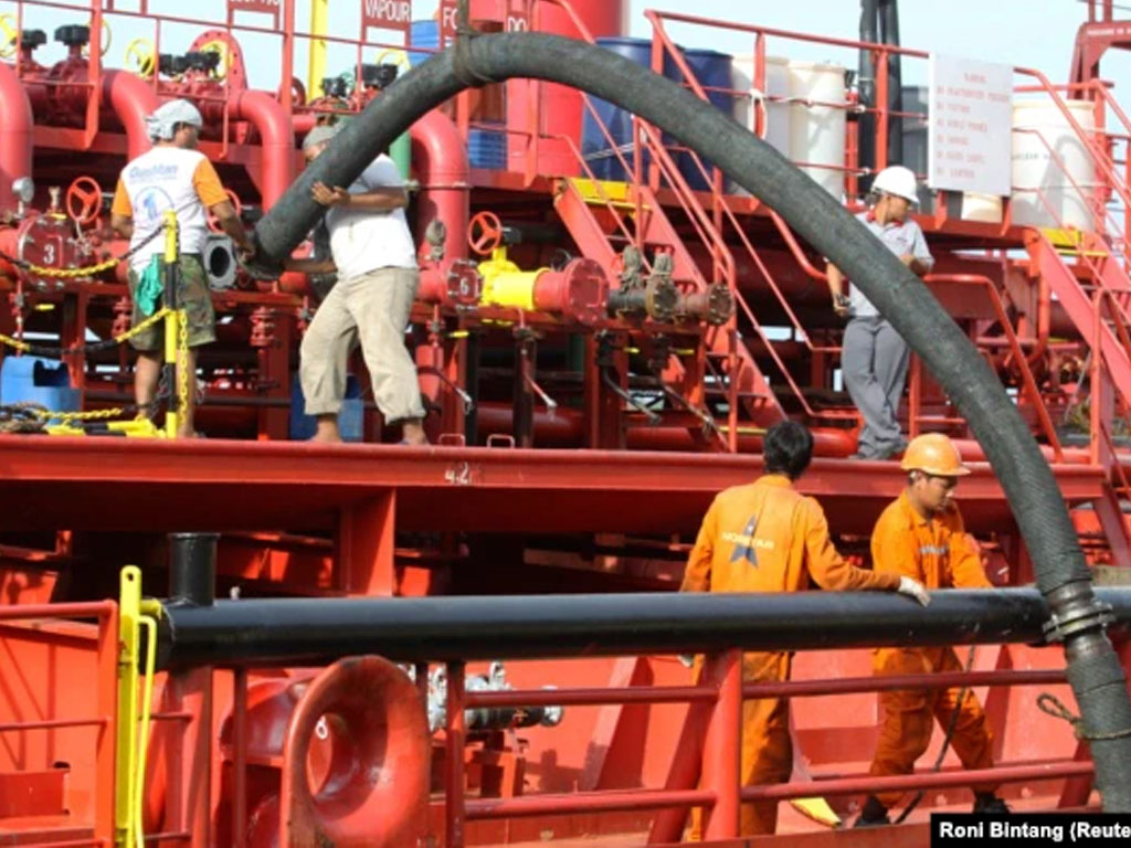 tanker minyak sawit di belawan