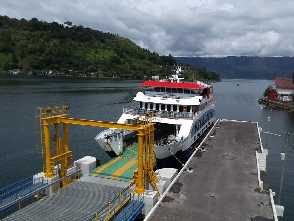 Pelabuhan di Danau Toba