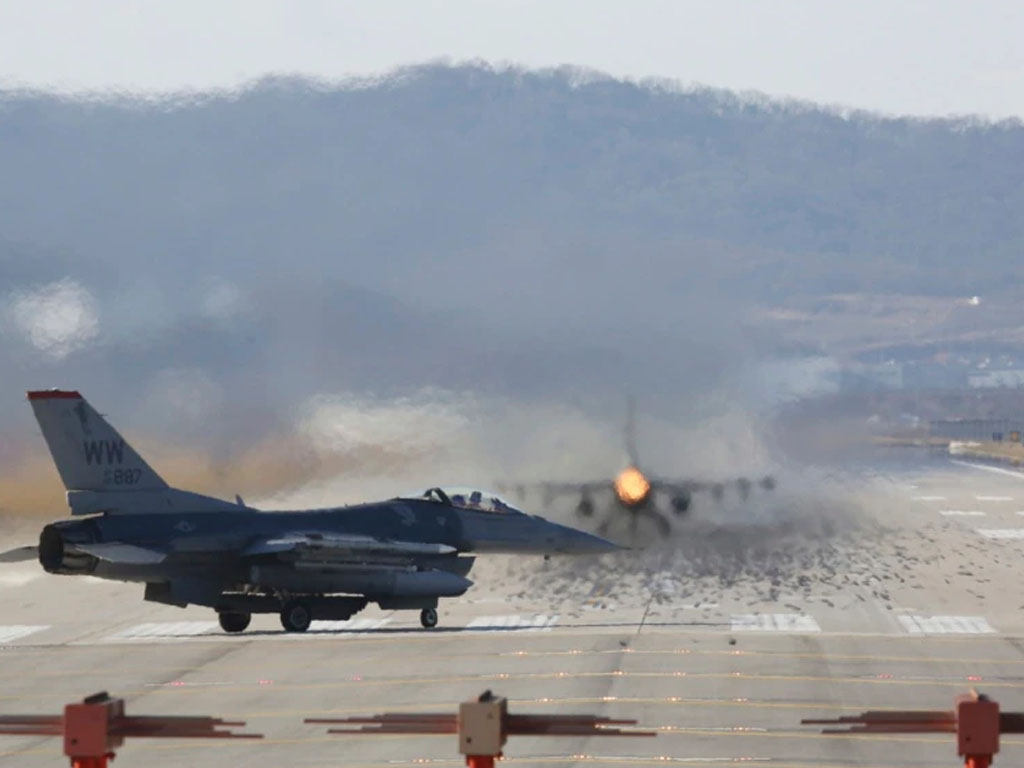Jet tempur F-16 Angkatan Udara AS