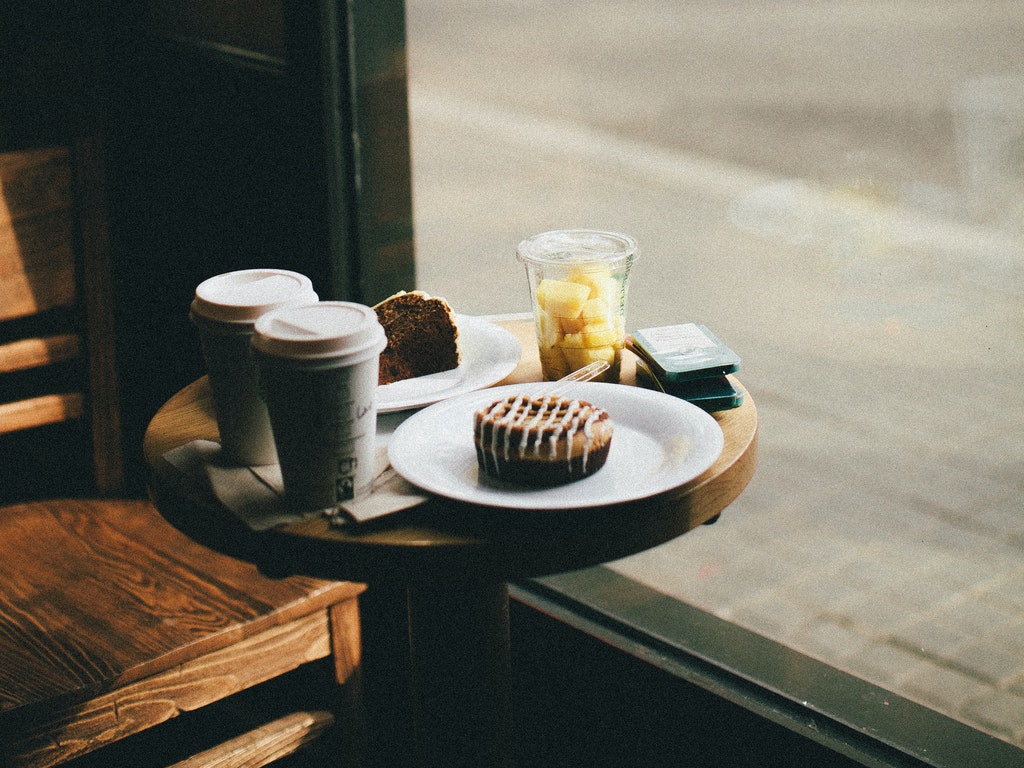 Hidangan di Starbucks