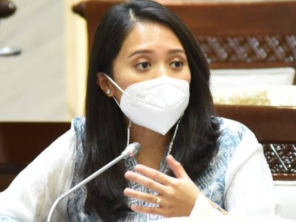 Puteri Komarudin
