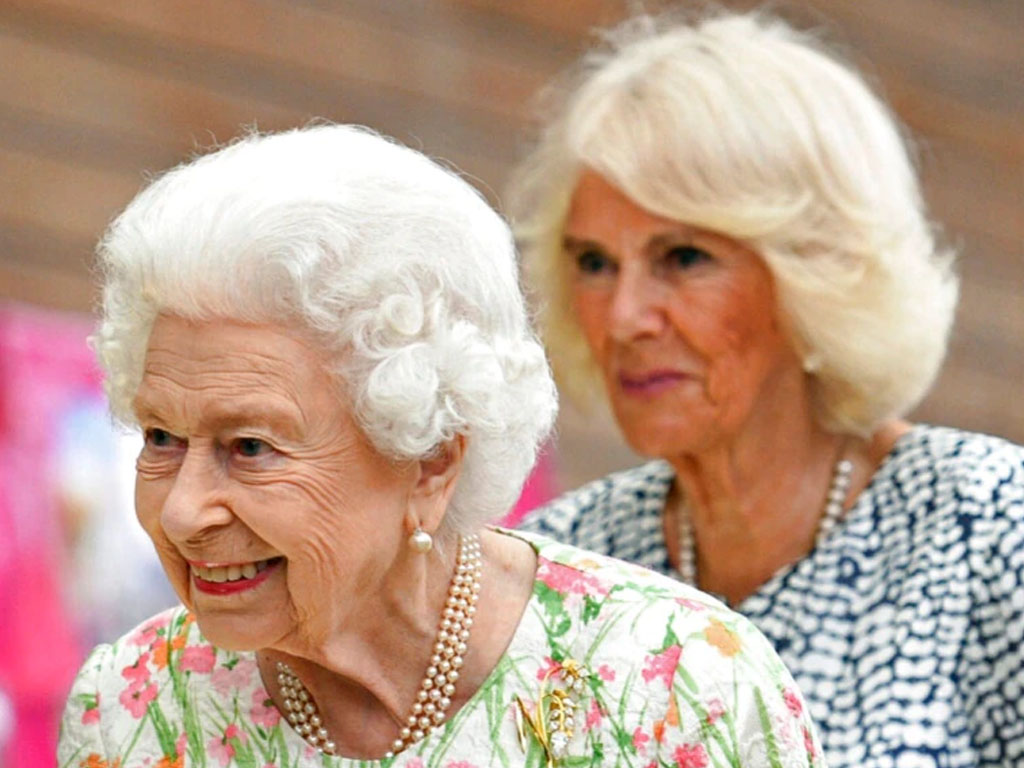 Ratu Elizabeth II dan Camilla di ktt g7