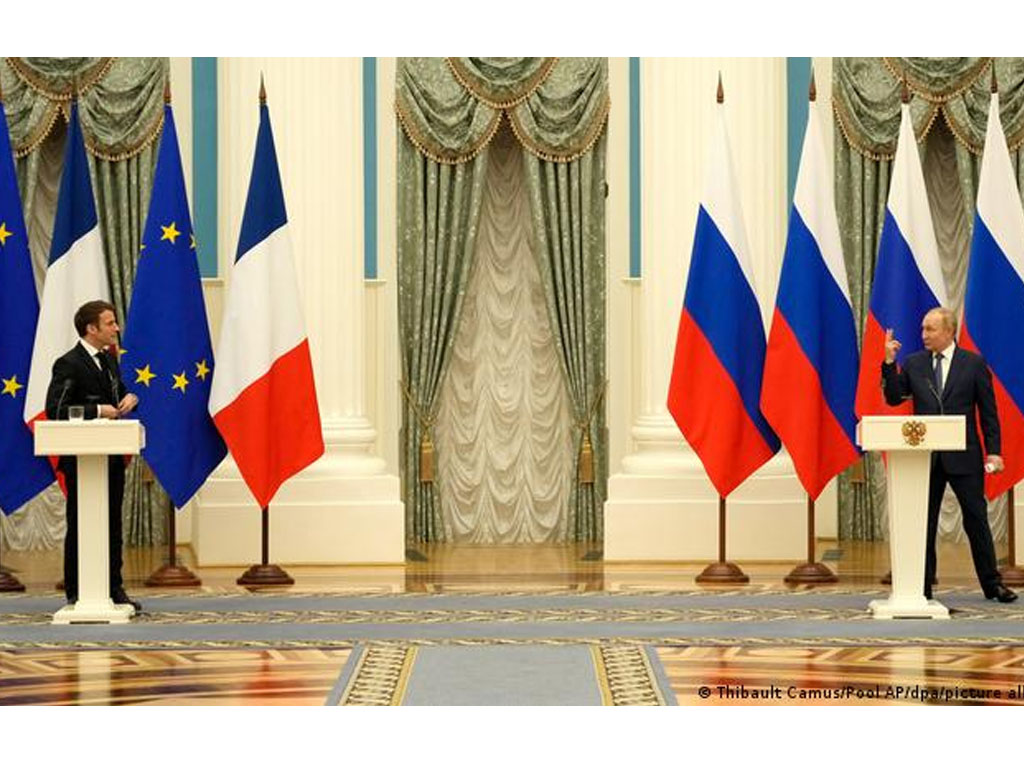 macron dan putin di moskow 7feb22