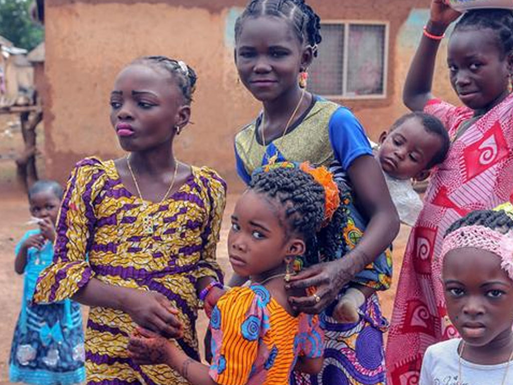 Penduduk di pedesaan Ghana Afrika