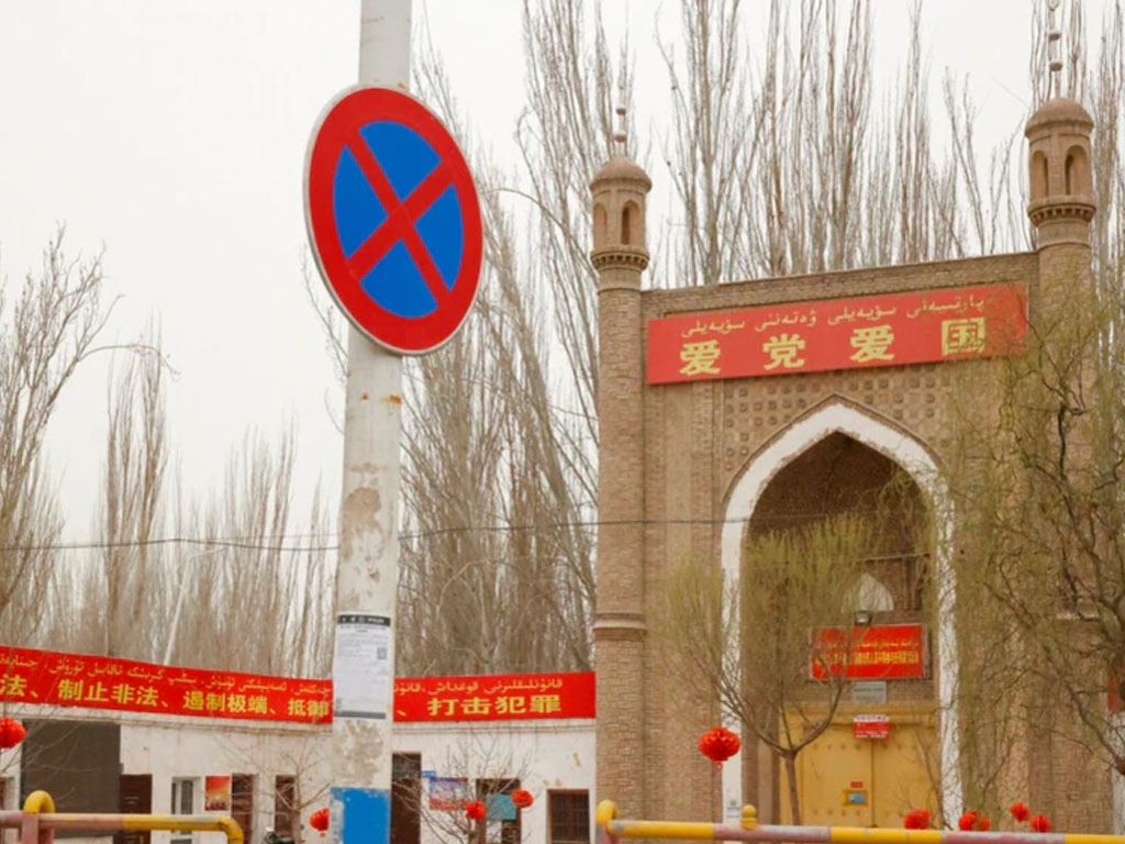 sebuah masjid di xinjiang