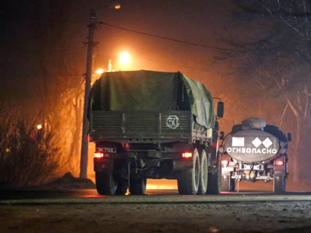 truk militer rusia di donetk