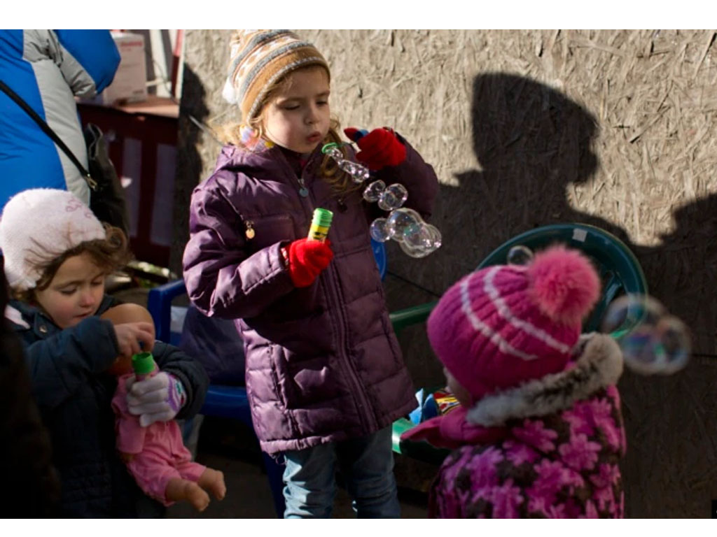 anak anak ukraina di pengungsian