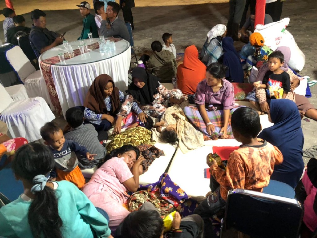 Pemkab Pasaman Barat dirikan posko pengungsian warga terdampak gempa