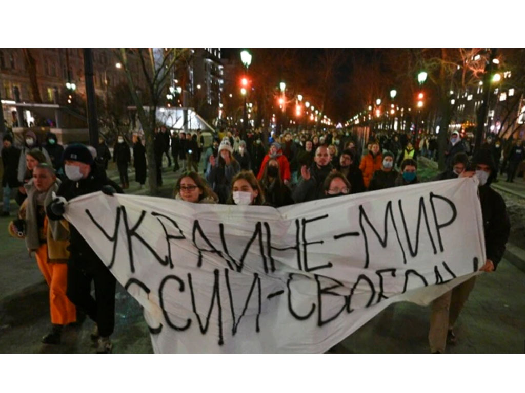 protes antiperang di moskow