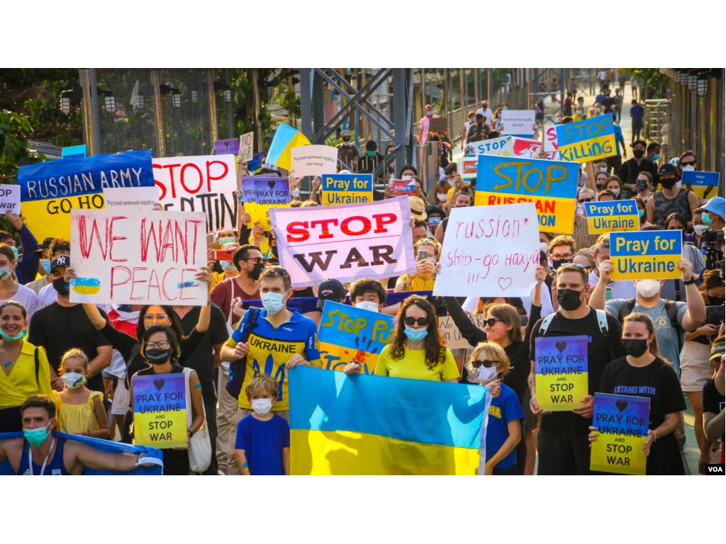 demo warga ukraina di bangkok