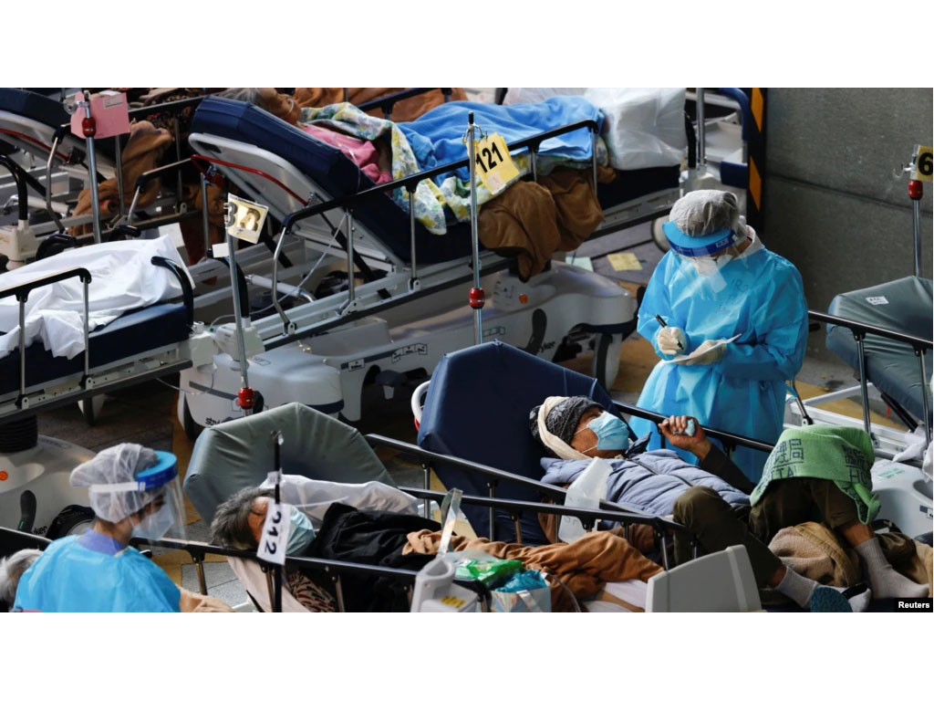 petugas medis di hong kong tangani pasien covid