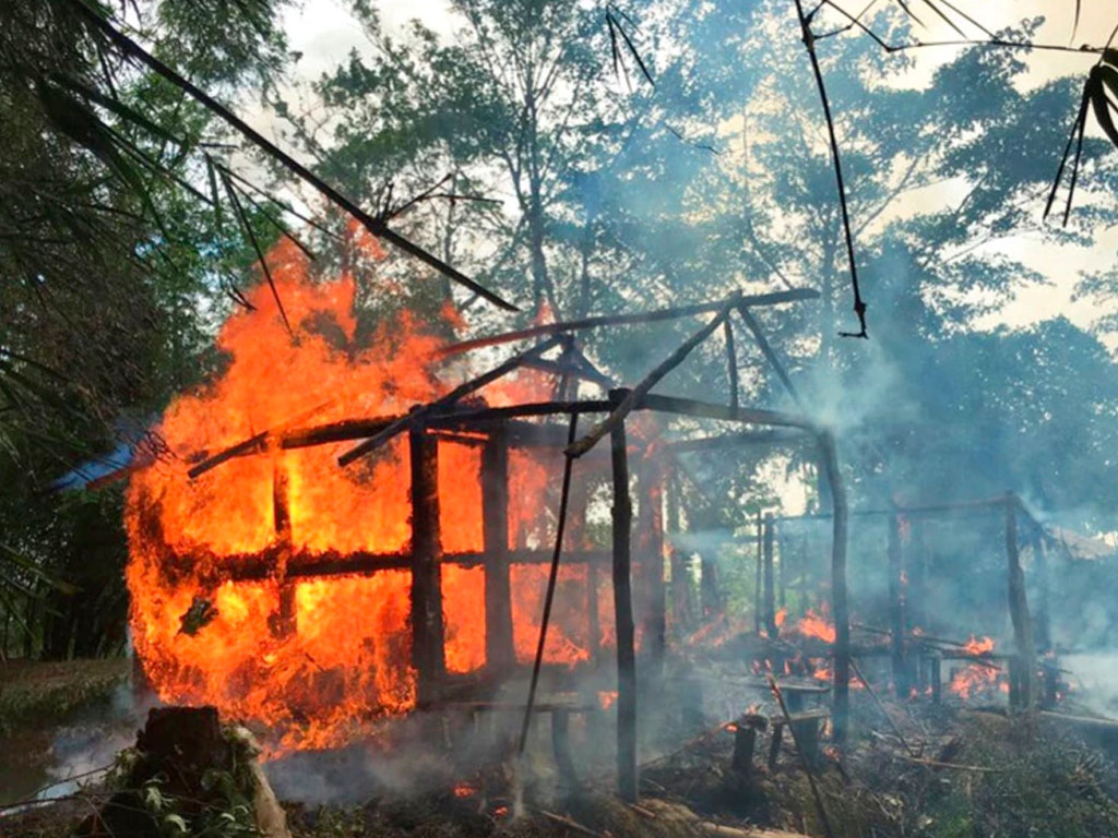 rumah terbakar di myanmar