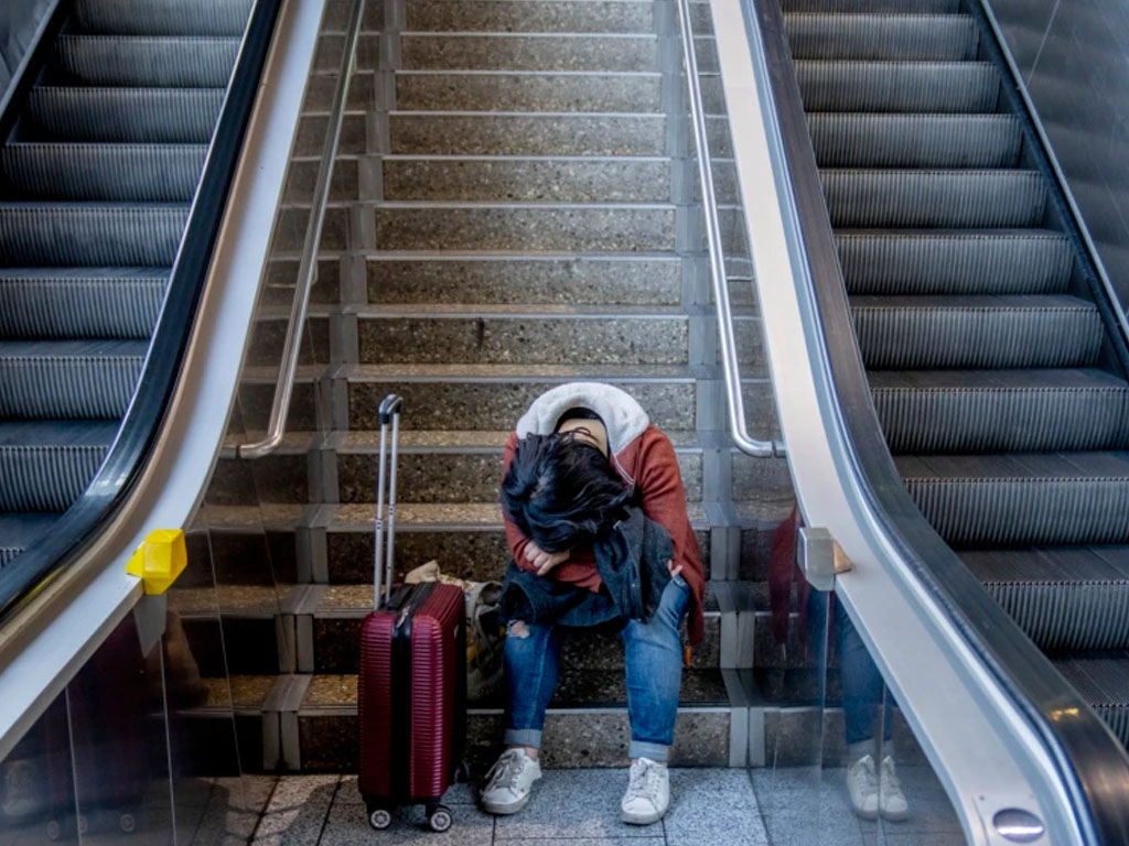 penumpang di bandara frankfurt