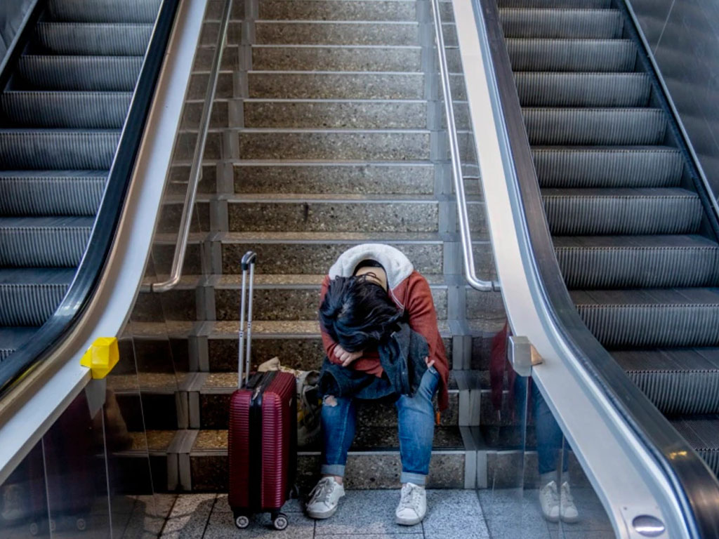 penumpang di bandara frankfurt