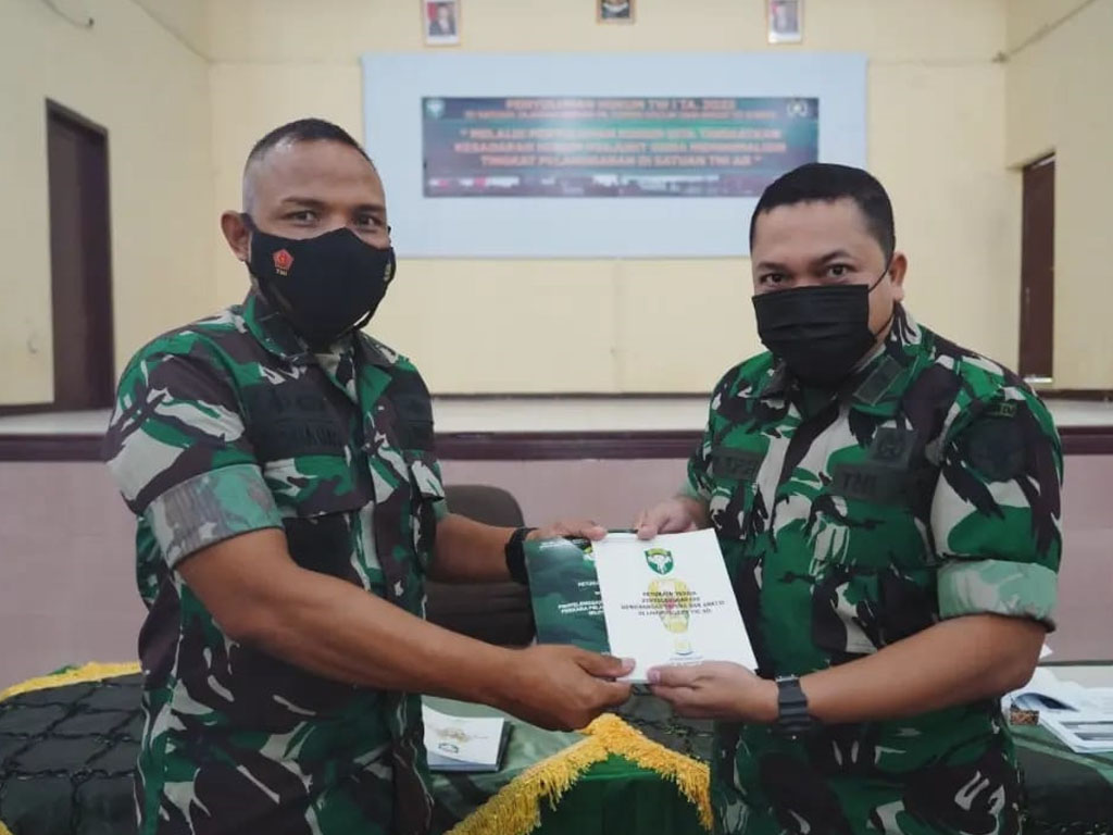 penyerahan sertifikat korem lw