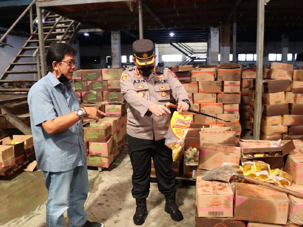 Penimbunan minyak goreng