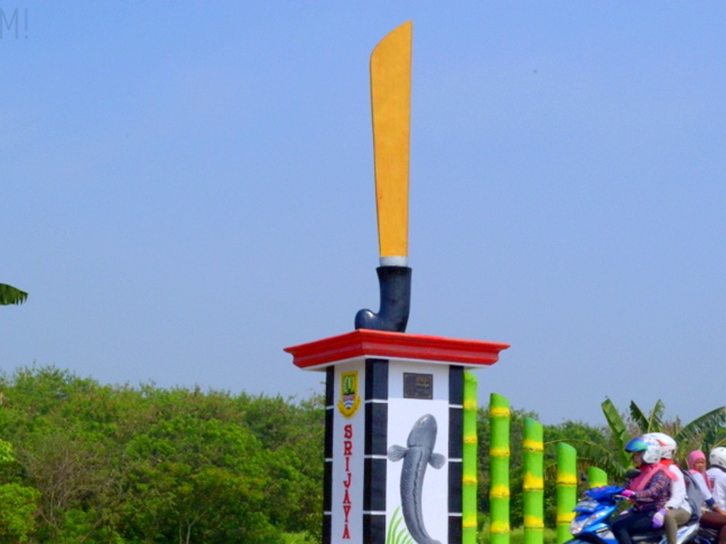 Tugu golok bekasi