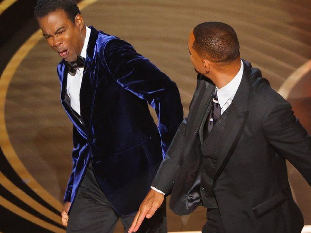 Will Smith pukul Chris Rock