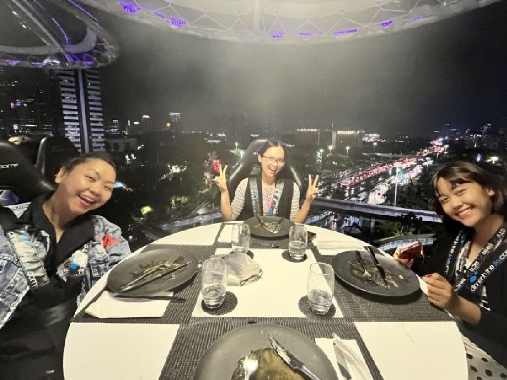 Restoran melayang Lounge in the Sky Indonesia di Jakarta