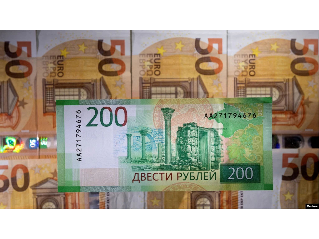 uang kertas euro dan rubel
