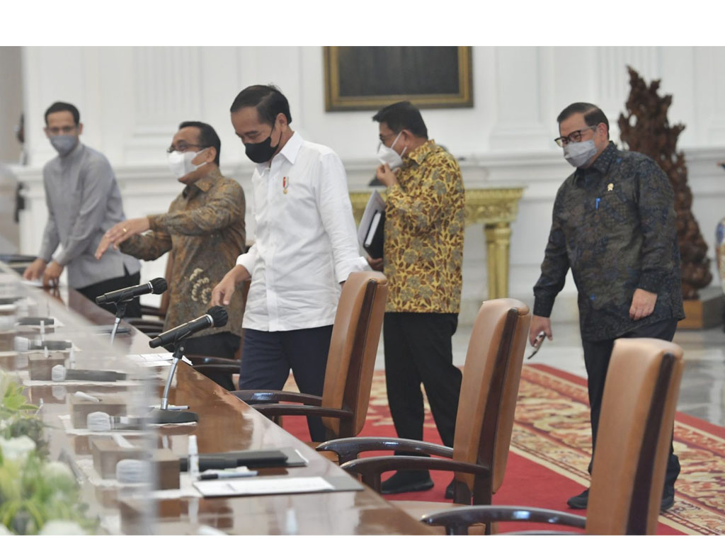 jokowi pimpin ratas ppkm