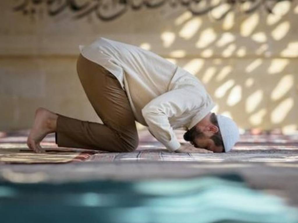 Muslim Wajib Salat Lima Waktu