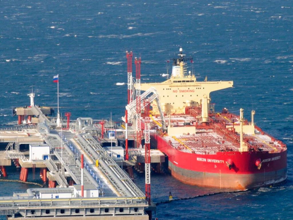 tanker di pelabuhan rusia