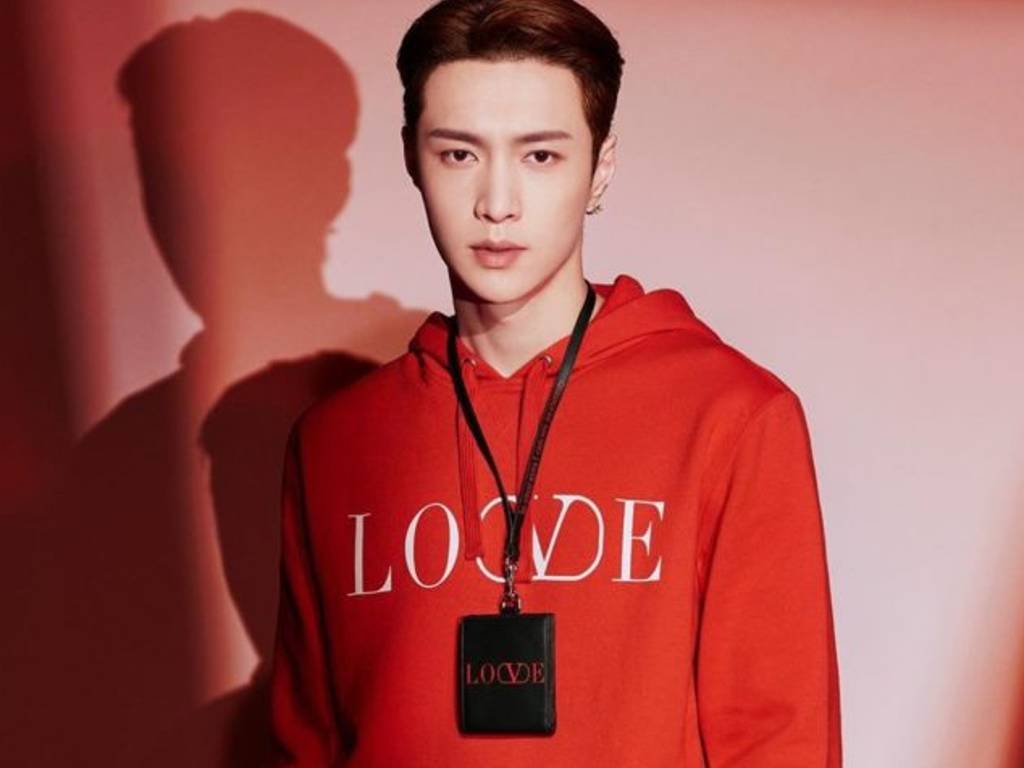 Lay EXO Tinggalkan SM Entertainment