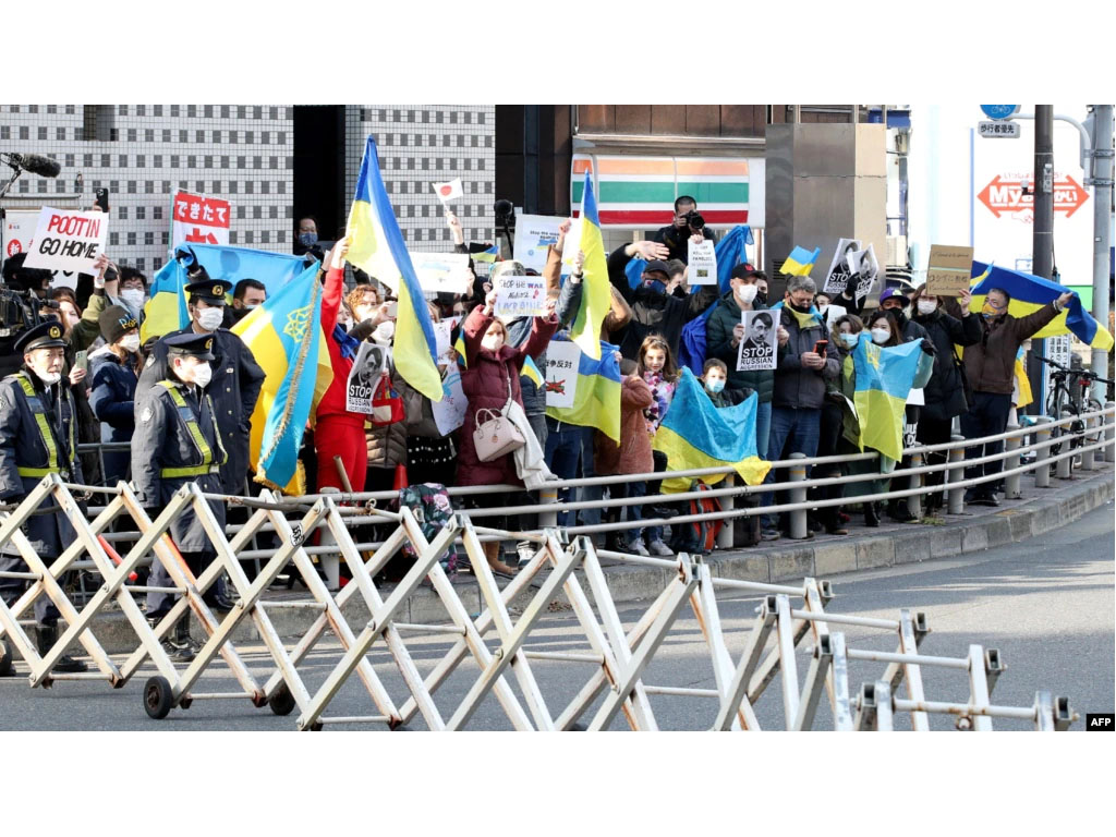 warga ukraina demo di kebubes rusia di tokyo