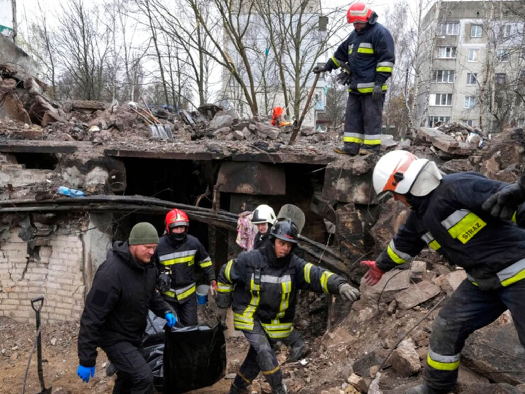 tim sar evakuasi mayat di Kyiv