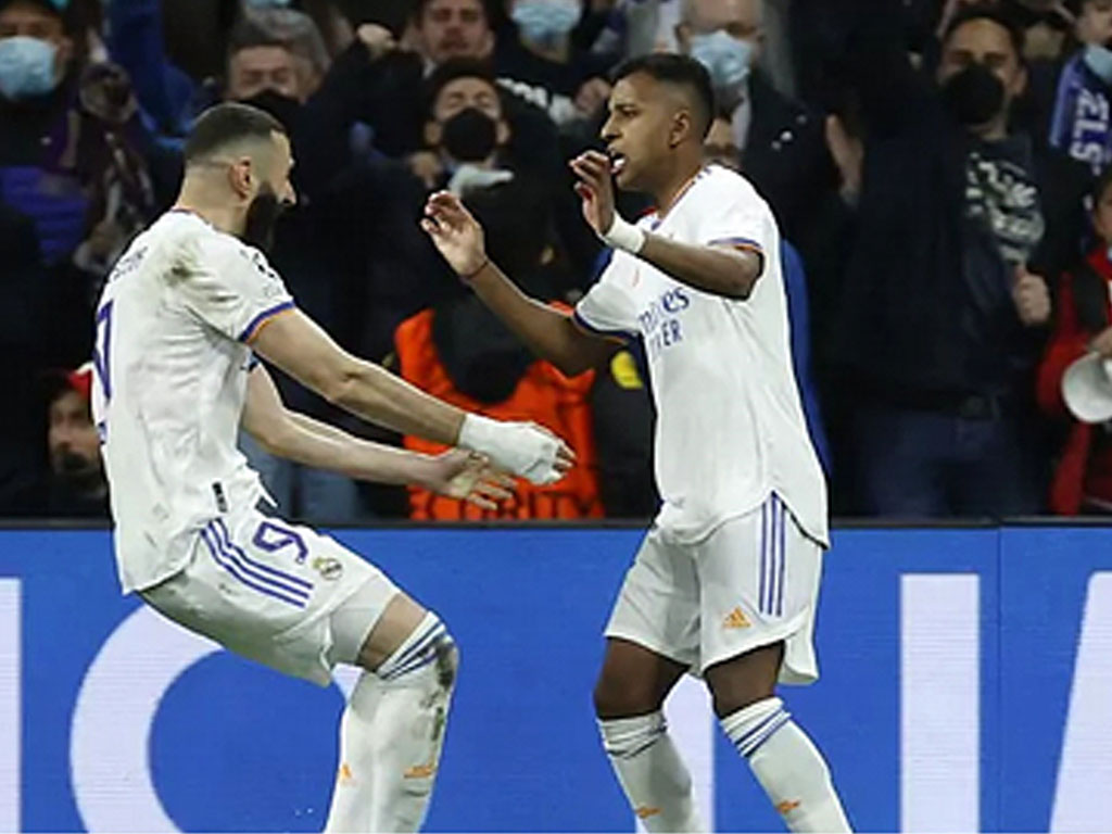 benzema dan rodrygo rayakan gol