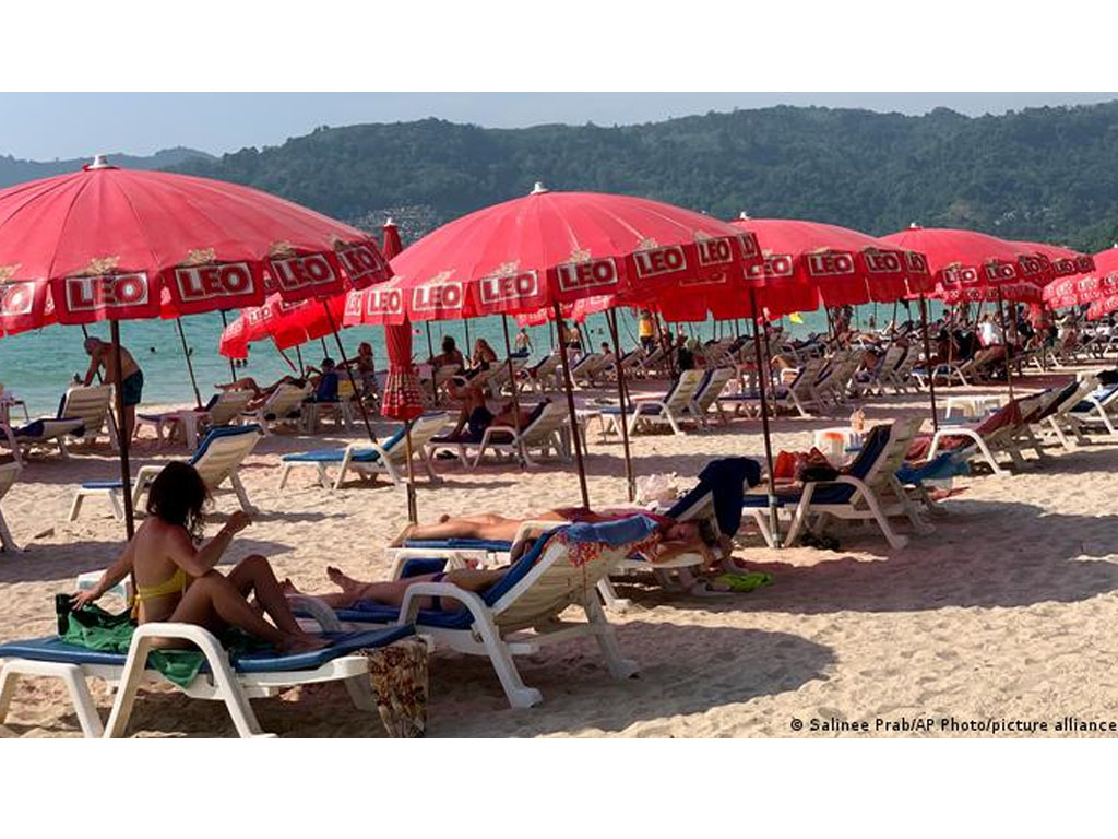 Suasana di Pantai Phuket